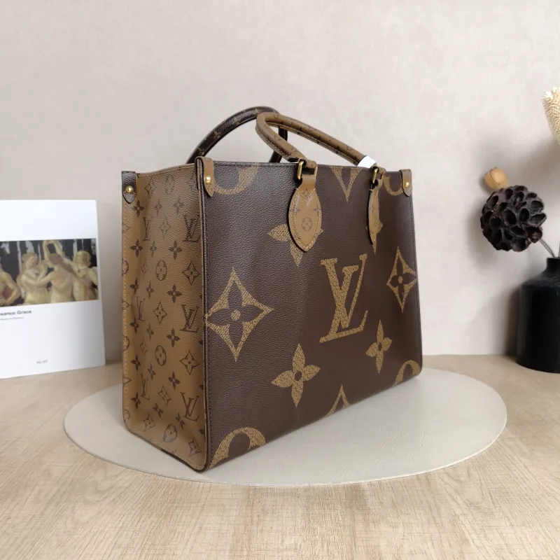 Louis Vuitton Shoulder Bag Onthego Medium Monogram PVC35 × 14 × 27 cm — cover view 2 of 4