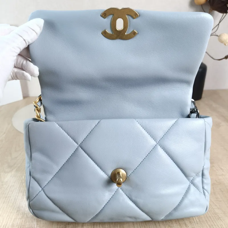 Chanel Crossbody Bag 19Bag Blue SL ambskin Small 26 × 9 × 16 cm — detail view 6 of 12