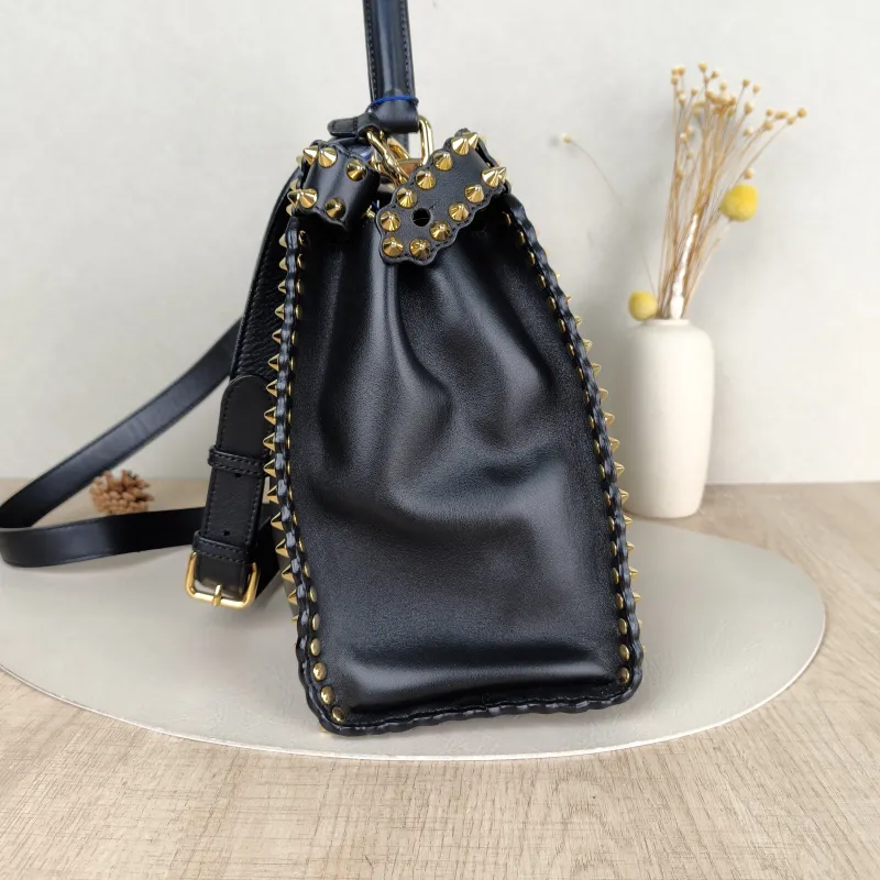 FENDI Crossbody Bagpeekaboo lconic Crossbody Bag Black Calfskin Medium33.5 × 13 × 25.5 cm — detail view 7 of 11