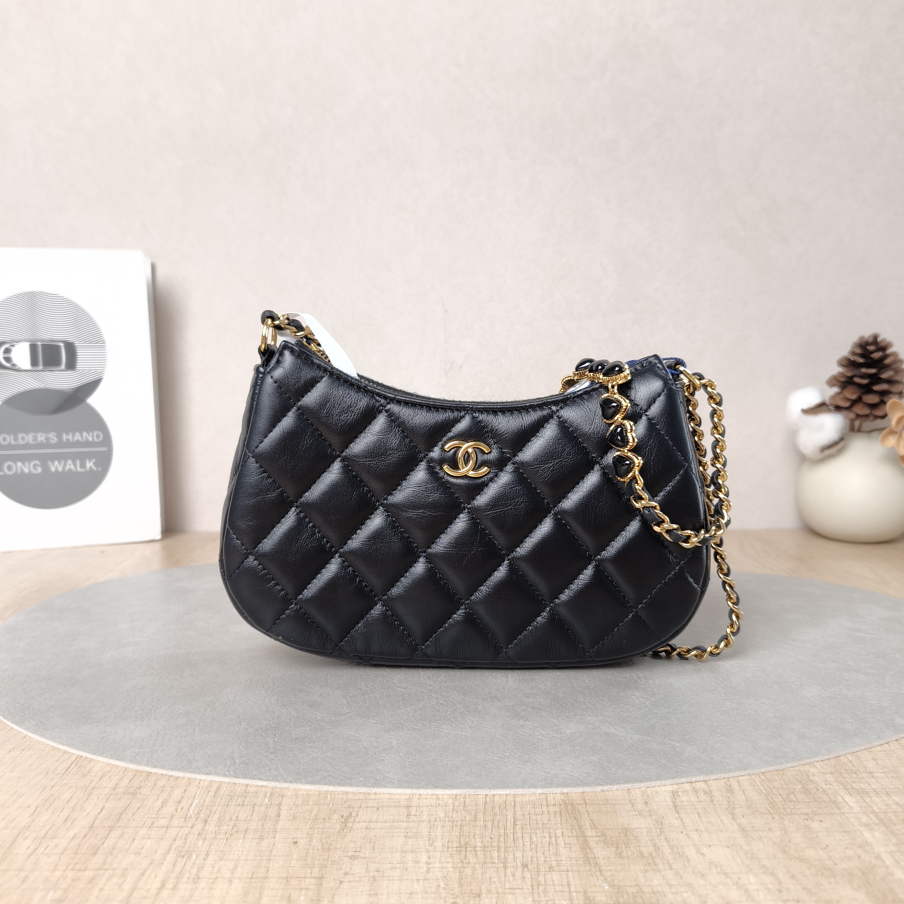 Chanel Shoulder Bag hobo Black Calfskin One Size20 × 4.5 × 13 cm