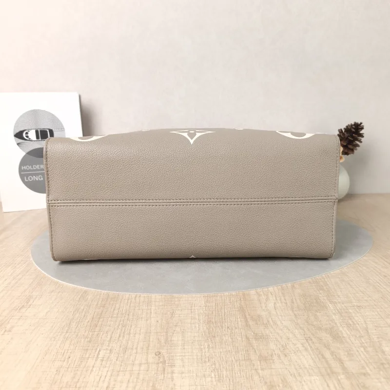 Louis Vuitton Shoulder Bag Onthego Medium · White Empreinte Embossed Calfskin Medium35 × 14 × 27 cm — cover view 3 of 5