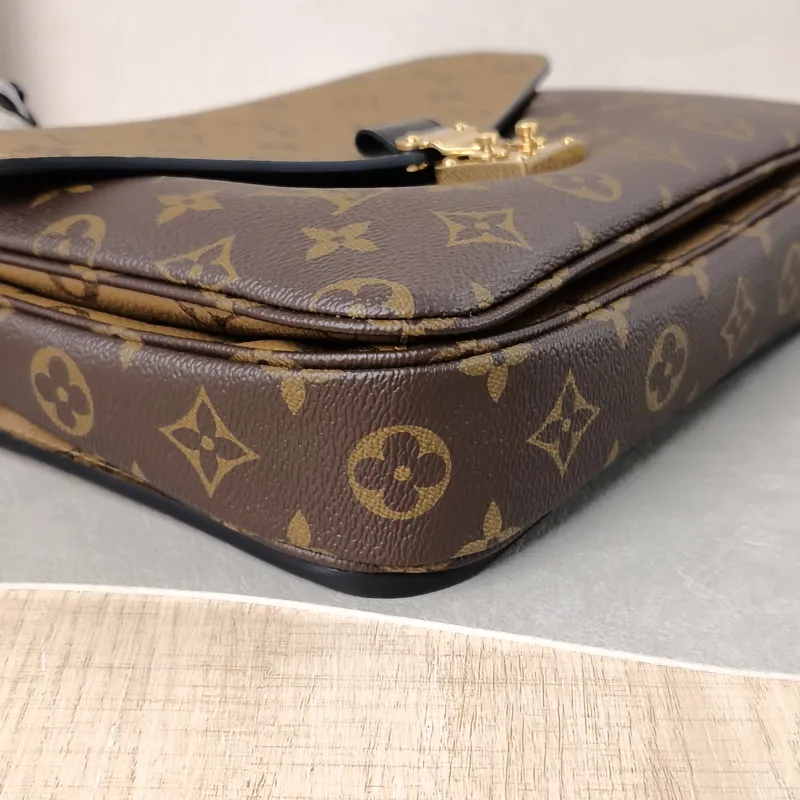 Louis Vuitton Crossbody Bag Pochette Métis Monogram Colorblock PVC Medium 25 × 7 × 19 cm — detail view 2 of 14