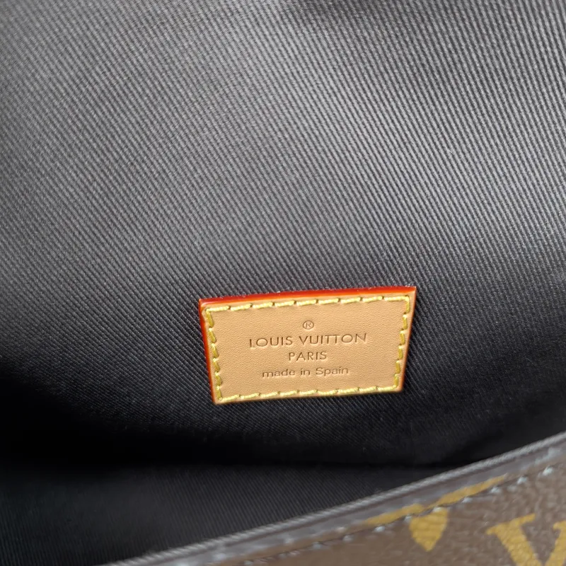 Louis Vuitton Crossbody Bag Diane Baguette Bag Monogram PVC nano 19 × 6 × 10.5 cm — detail view 8 of 11