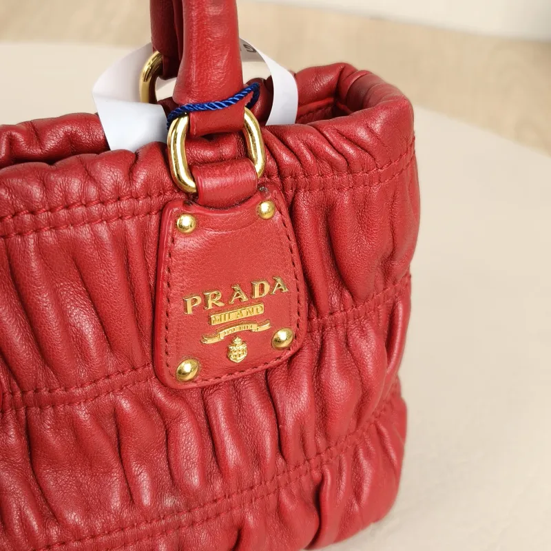 PRADA Crossbody Bag Messenger Bag Crossbody Bag Red Calfskinmini14 × 5 × 10 cm — detail view 12 of 12