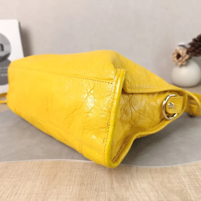 BALENCIAGA Crossbody Bag Classic City Yellow Lambskin Small 30 × 10 × 21 cm — detail view 2 of 12