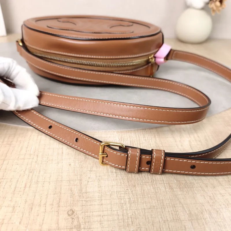 CELINE Crossbody Bag Cuir Triomphe Brown Calfskin Large 20 × 6 × 15 cm — detail view 5 of 10