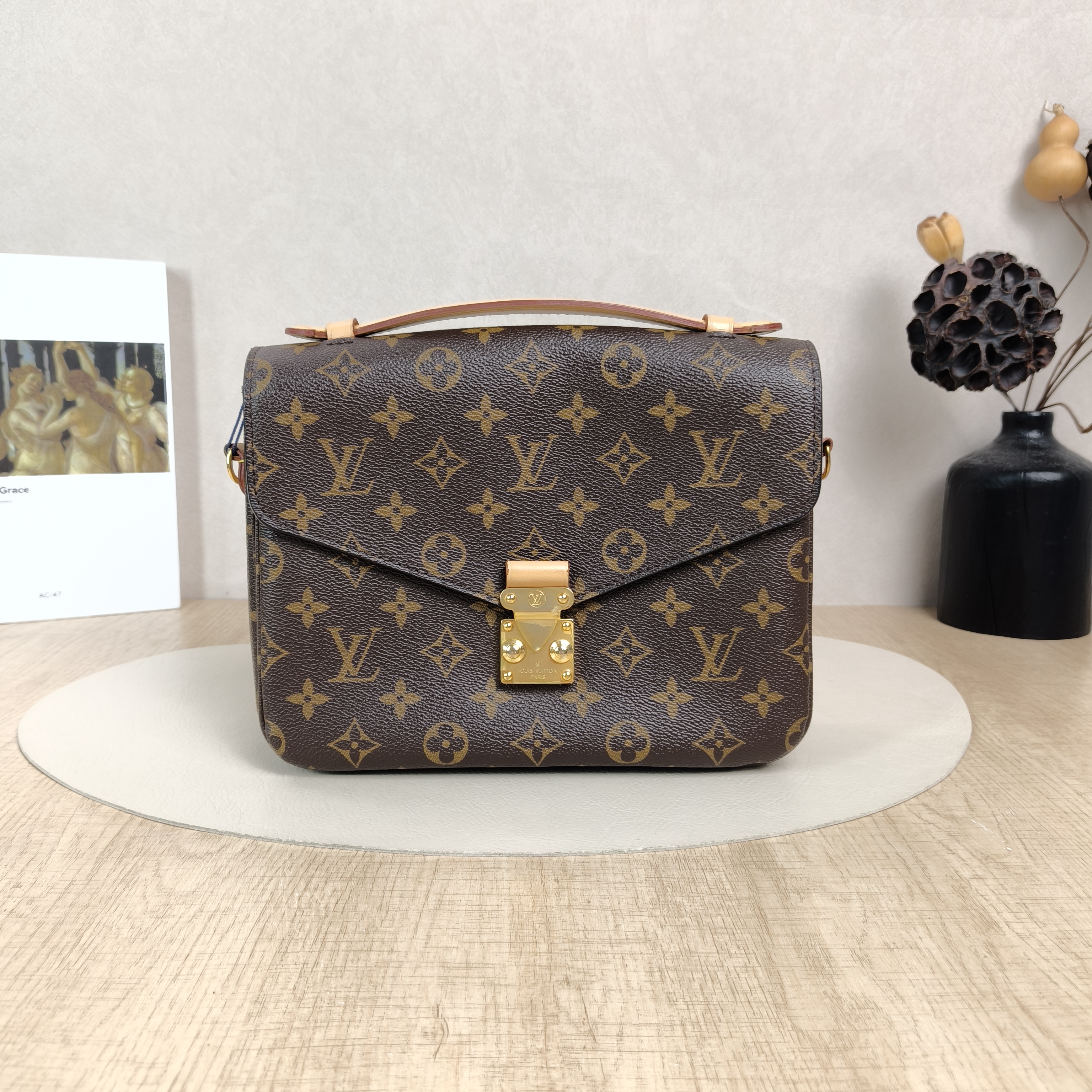 Louis Vuitton Crossbody Bag Pochette Métis Monogram PVC Medium25 × 7 × 19 cm Conditioned
