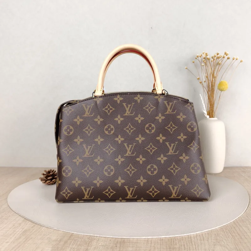 Louis Vuitton Crossbody Bag PETIT PALAIS Monogram PVC Small 29 × 12.5 × 18 cm — cover view 2 of 6