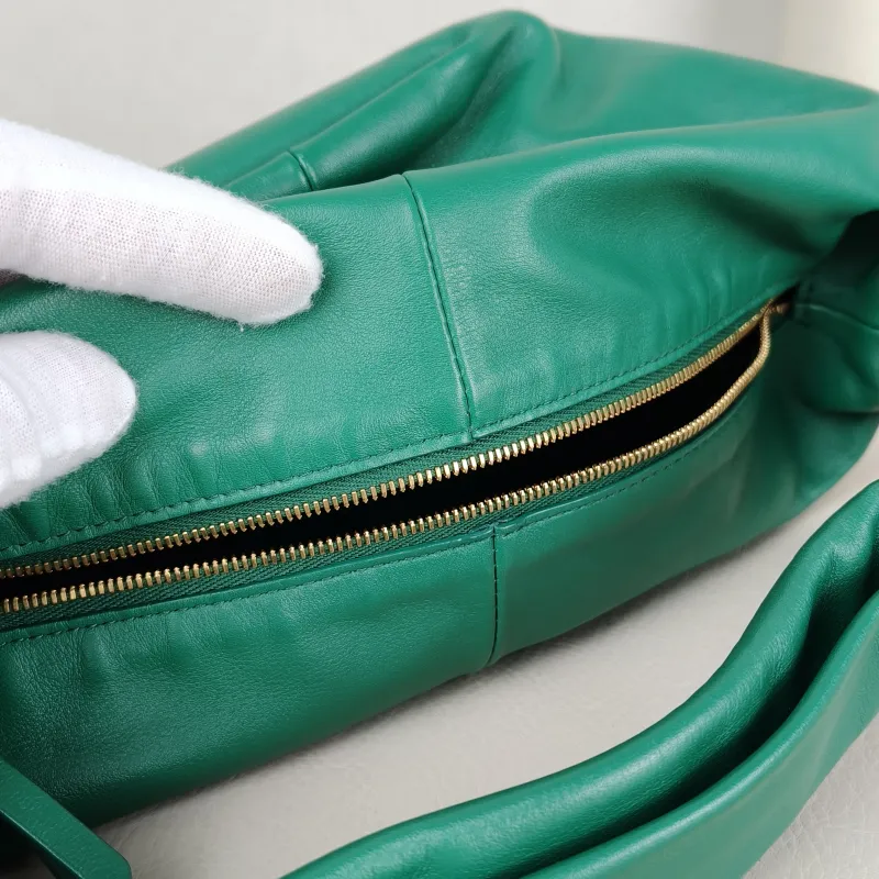 Bottega Veneta Top Handle Bag Jodie Green Calfskin Mini 28 × 8 × 23 cm — detail view 3 of 9
