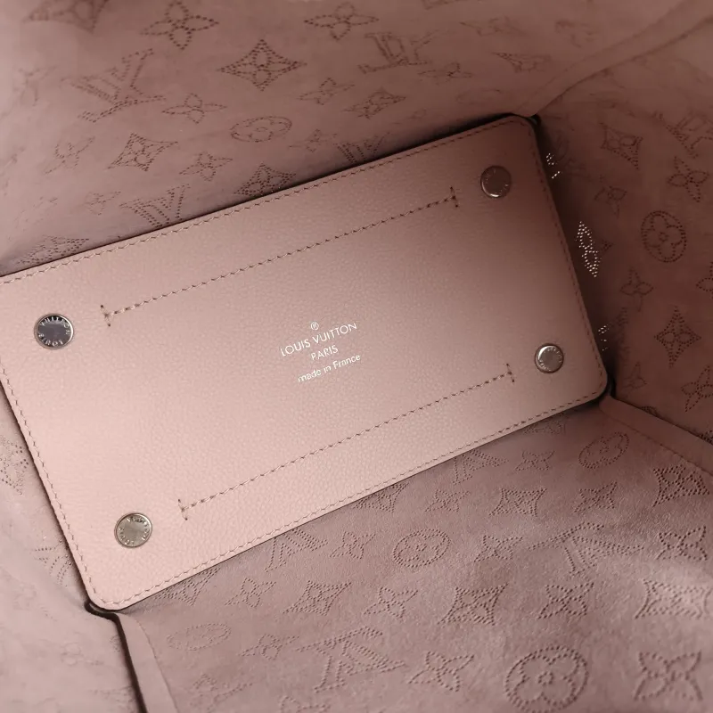 Louis Vuitton Shoulder Bag Hina Pink Calfskin Small 23 × 13 × 21 cm — detail view 7 of 10