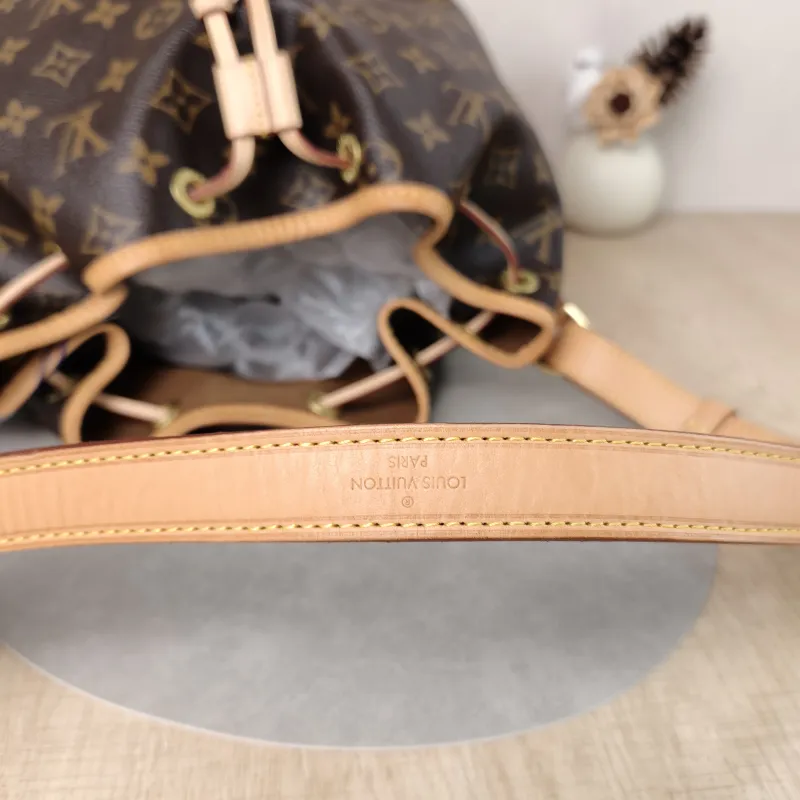 Louis Vuitton Shoulder Bag Petit Noé Bucket Bag Monogram PVC Small 27 × 21 × 27 cm — detail view 4 of 12