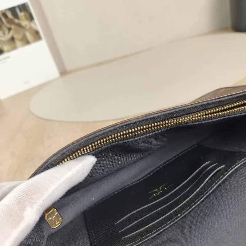 Louis Vuitton Crossbody Bag IVY Monogram PVC Small23.5 × 4.3 × 12 cm — detail view 12 of 13