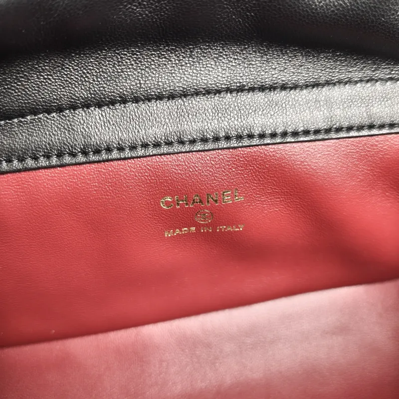 Chanel Shoulder Bag26b Shoulder Bag Black Lambskin One Size24 × 7.5 × 10 cm — detail view 10 of 11