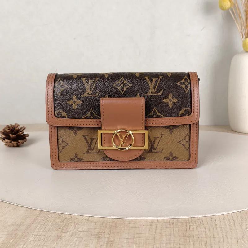 Louis Vuitton Crossbody Bag Dauphine Woc Woc Monogram PVC One Size 18.5 × 5 × 12 cm
