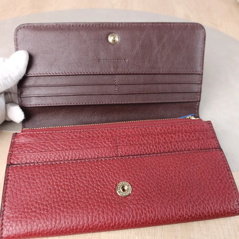 BURBERRY Wallet Wallet Red Calfskin One Size 19 × 2 × 11 cm — detail view 2 of 11