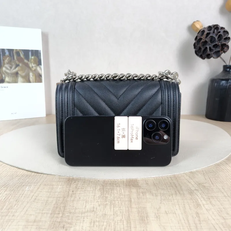 Chanel Crossbody Bag v leboy Black Grained Calfskin Small 20.5 × 8.5 × 12 cm 29 — cover view 3 of 5