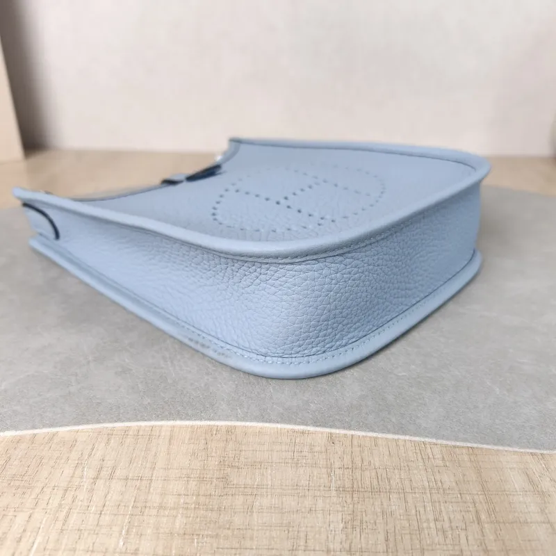 Hermès Crossbody Bag Evelyne Mini 16 Mini 16 J7 Taurillon Clemence TC Calfskin Mini 17 × 5.5 × 18 cm K — detail view 1 of 13