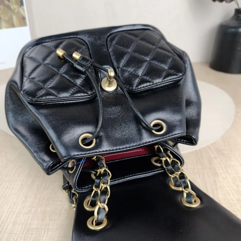 Chanel Crossbody Bag23k Backpack Black Lambskin 23 × 12 × 20 cm — detail view 12 of 15