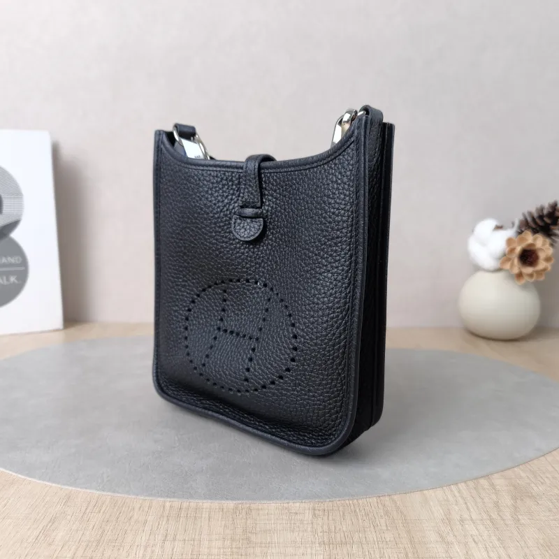 Hermès Crossbody Bag Evelyne Mini 16 Mini 16 Black TC Calfskin Mini 17 × 5.5 × 18 cm U — cover view 4 of 6