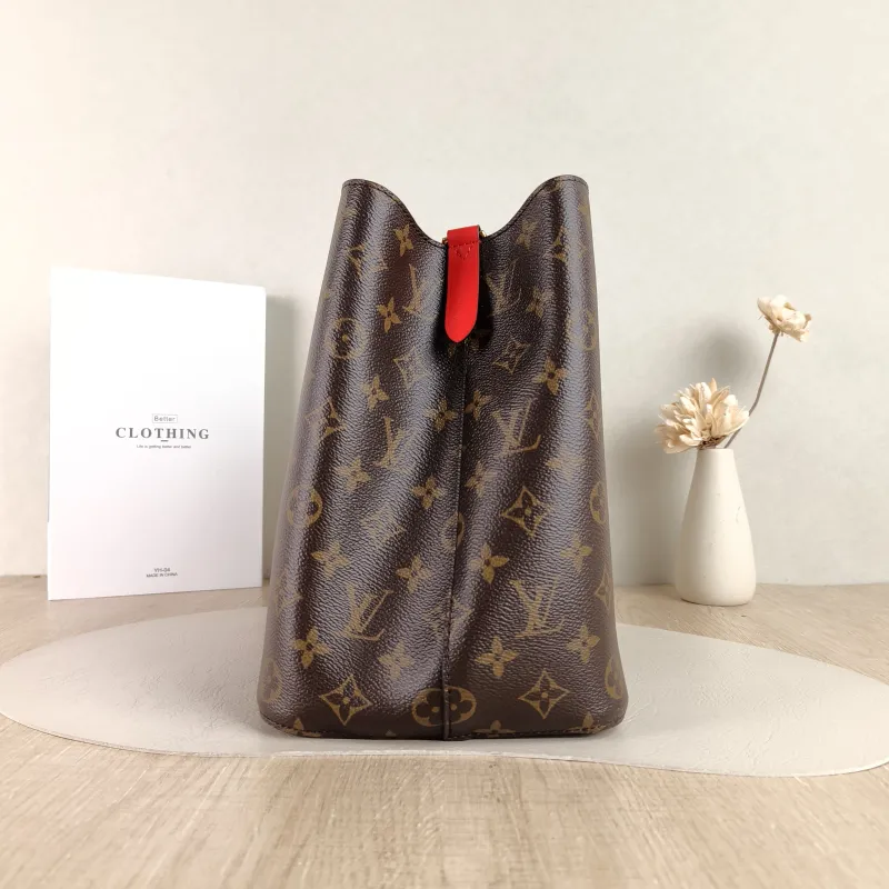 Louis Vuitton Shoulder Bag NÉONOÉ Bucket Bag PVC Medium 26 × 17.5 × 26 cm Conditioned — detail view 4 of 10