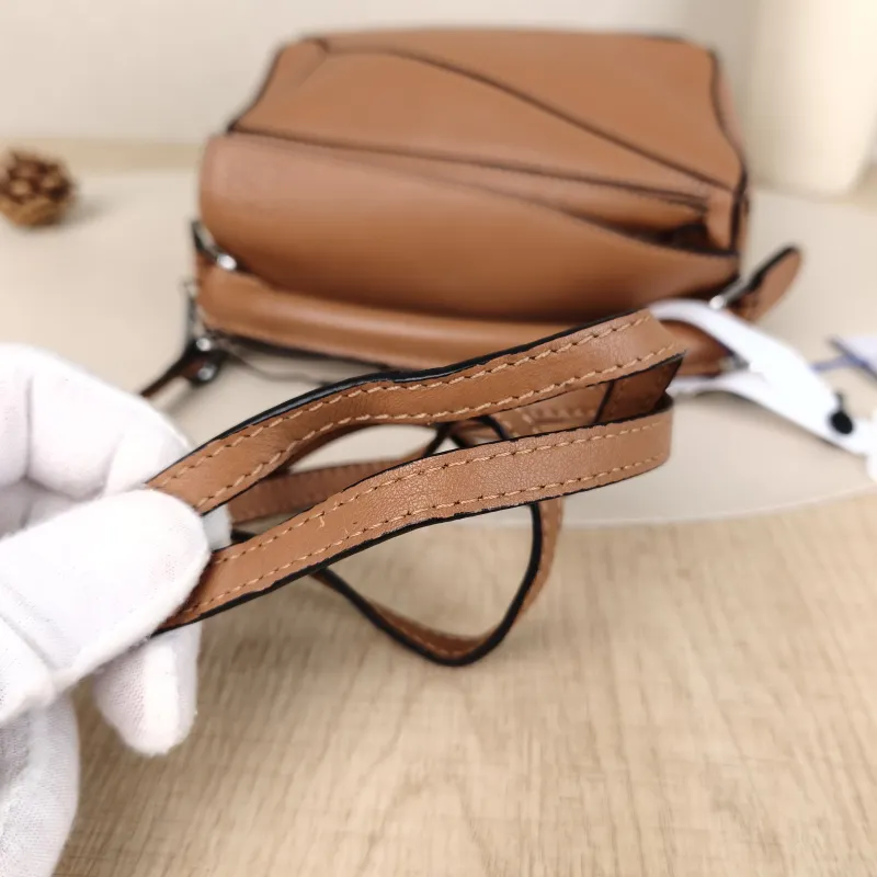 LOEWE Crossbody Bag Puzzle Caramel CC alfskin18 × 8 × 12.5 cm — detail view 7 of 12