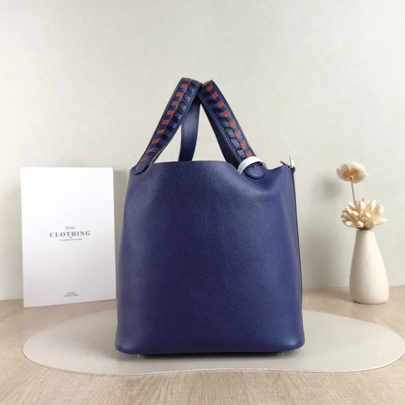 Hermès Top Handle Bag Picotin Lock 22 22 Blue Woven Epsom Calfskin Medium 22 × 17 × 21 cm D — detail view 4 of 9