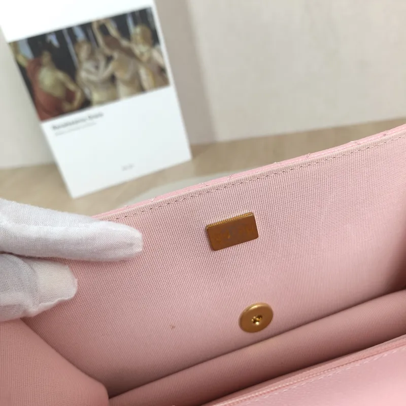 Chanel Crossbody Bag 25b mini Pink Grained Calfskin 19.5 × 6 × 13.5 cm — detail view 4 of 12