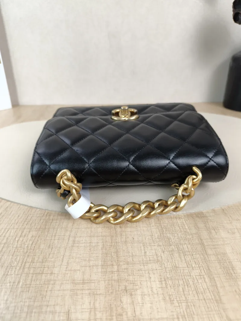 Chanel Crossbody Bag Crossbody Bag Black Lambskin One Size19.5 × 4 × 14.5 cm — detail view 8 of 14