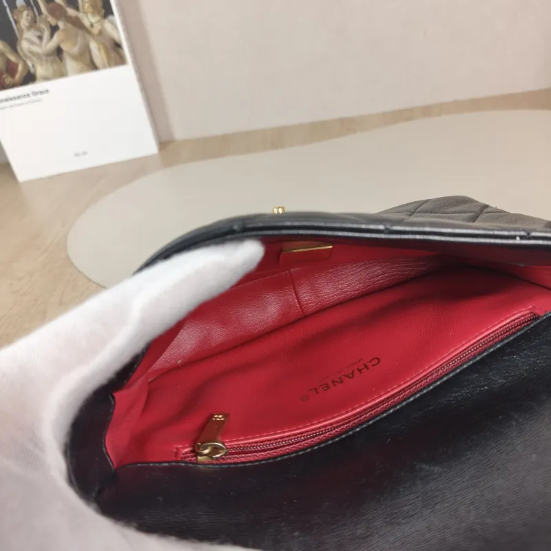 Chanel Crossbody Bag 22p Black Lambskin One Size 20 × 5 × 15 cm — detail view 12 of 13