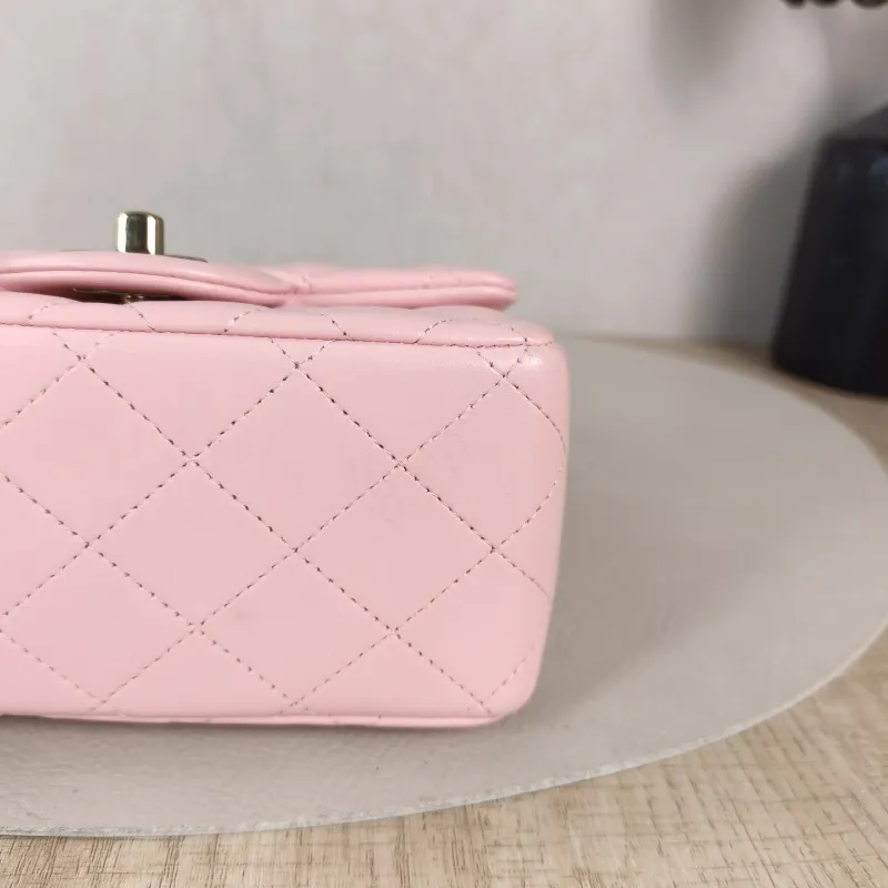 Chanel Crossbody Bag Edition Pink Lambskin 16.5 × 8 × 12.5 cm — detail view 11 of 12