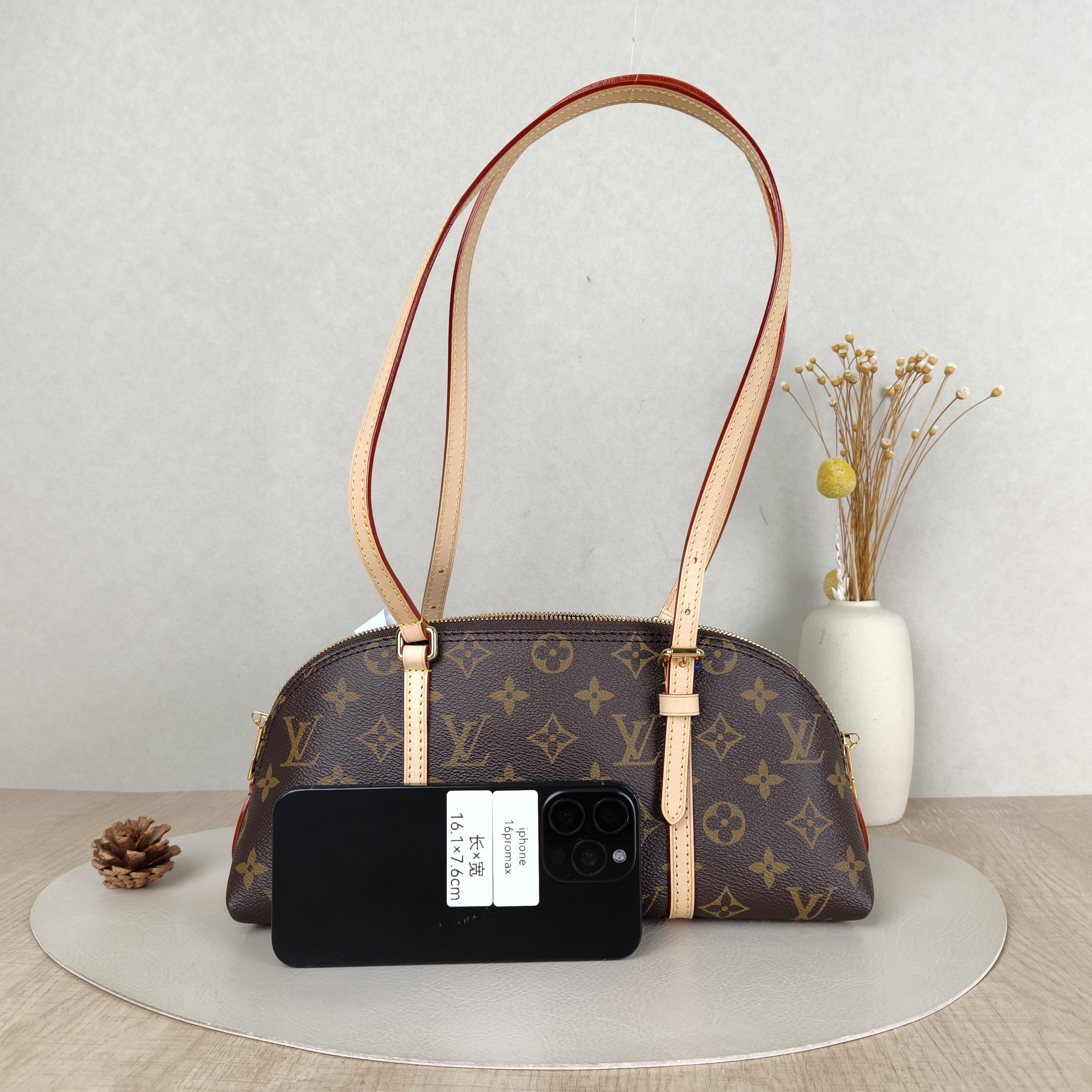 Louis Vuitton Shoulder Bag Squire East West Monogram PVC One Size29 × 8 × 14 cm — cover view 4 of 6