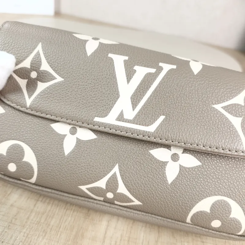 Louis Vuitton Crossbody Bag IVY Monogram Empreinte Embossed Calfskin Small 23.5 × 4.3 × 12 cm — detail view 13 of 13