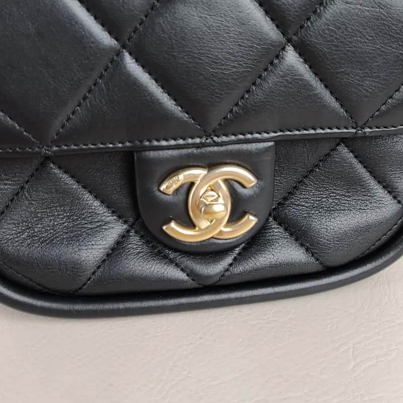 Chanel Crossbody Bag Crossbody Bag Black Calfskin One Size18.5 × 7 × 13 cm — detail view 5 of 11