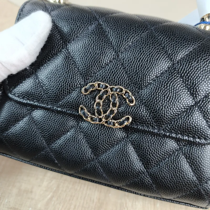 Chanel Crossbody Bag kelly Black Grained Calfskin nano 15 × 5 × 11 cm — detail view 4 of 13