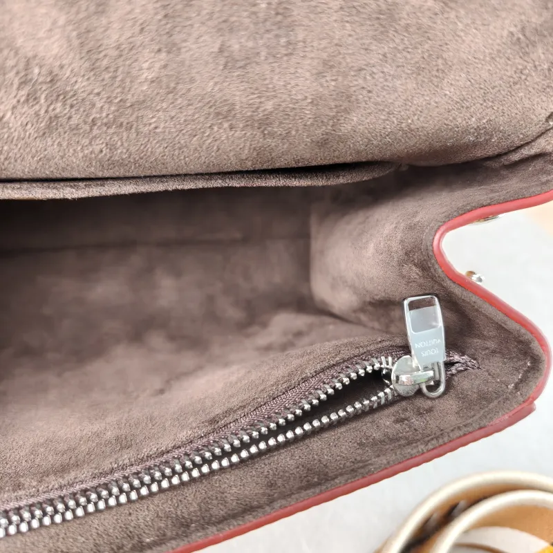 Louis Vuitton Crossbody Bag CLUNY Yellow Epi Embossed Calfskin Mini 20 × 7.5 × 16 cm — detail view 3 of 15