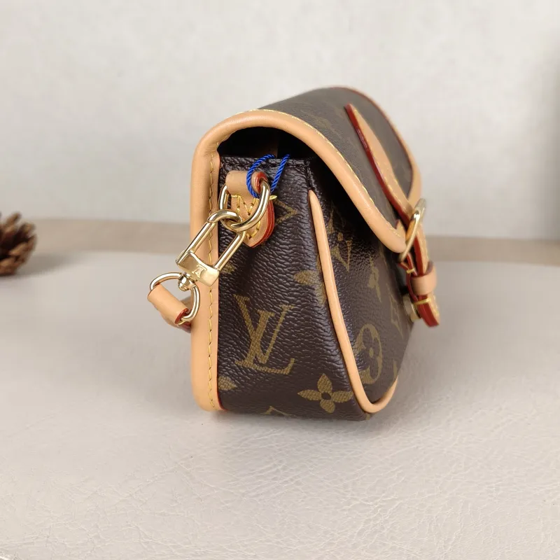 Louis Vuitton Crossbody Bag Diane Baguette Bag Monogram PVC nano 19 × 6 × 10.5 cm — detail view 5 of 12