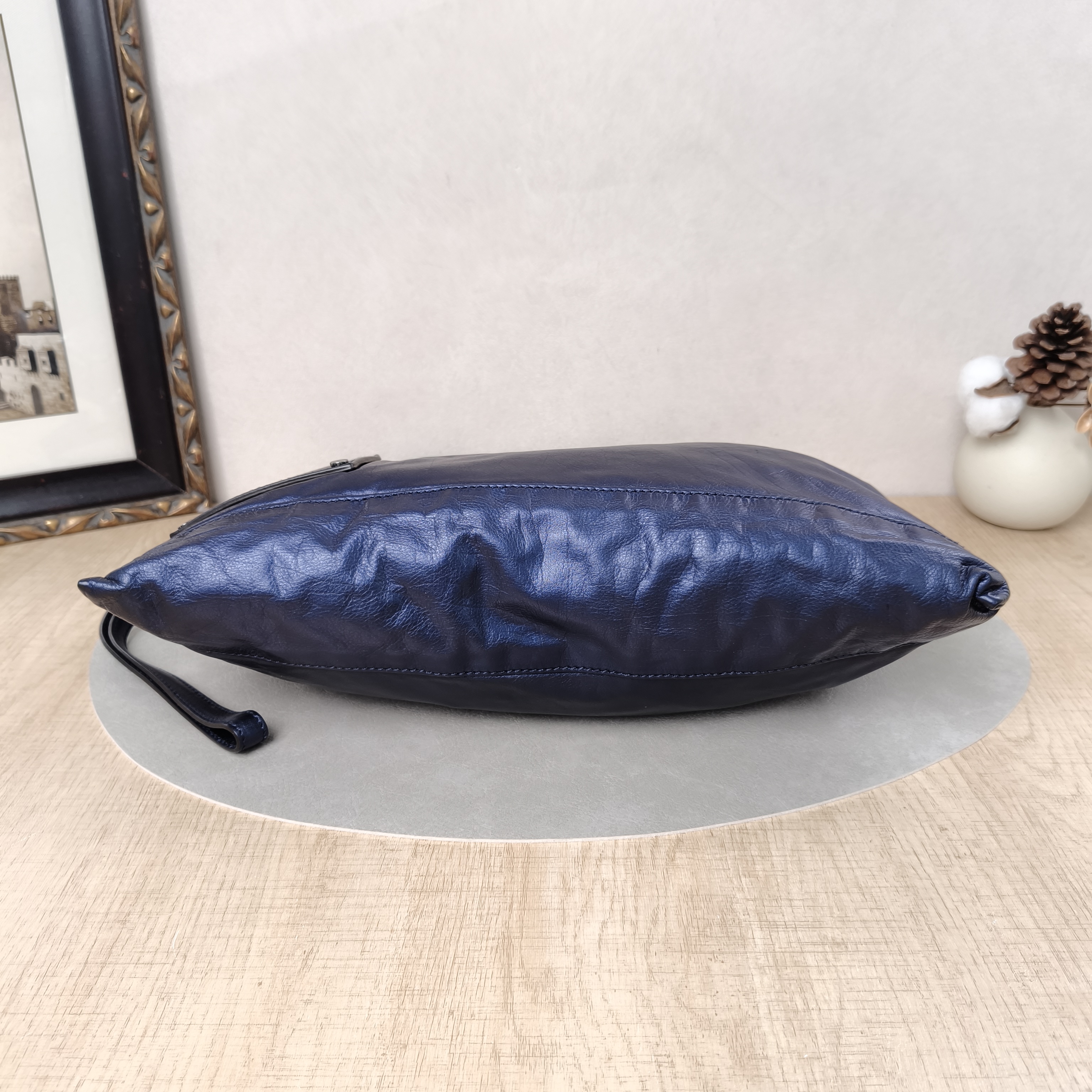 GUCCI Edition Blue Calfskin 37 × 3 × 24 cm — cover view 3 of 5