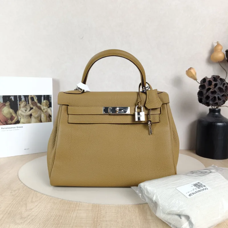 Hermès Shoulder Bag Kelly 28 Silver-Tone Hardware2S Togo Calfskin Medium28 × 10 × 22 cm — cover view 2 of 6