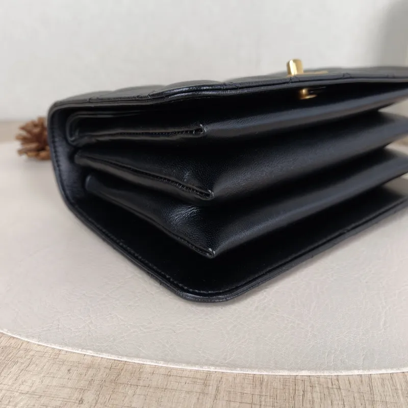 Chanel Crossbody Bag Black Grained Calfskin 21 × 9 × 15 cm — detail view 2 of 14