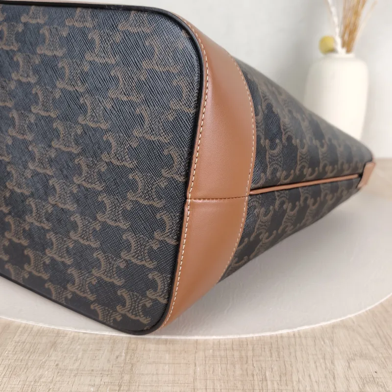 CELINE Crossbody Bag Triomphe Bucket Bag Monogram PVC Medium24 × 18 × 27 cm — detail view 4 of 9