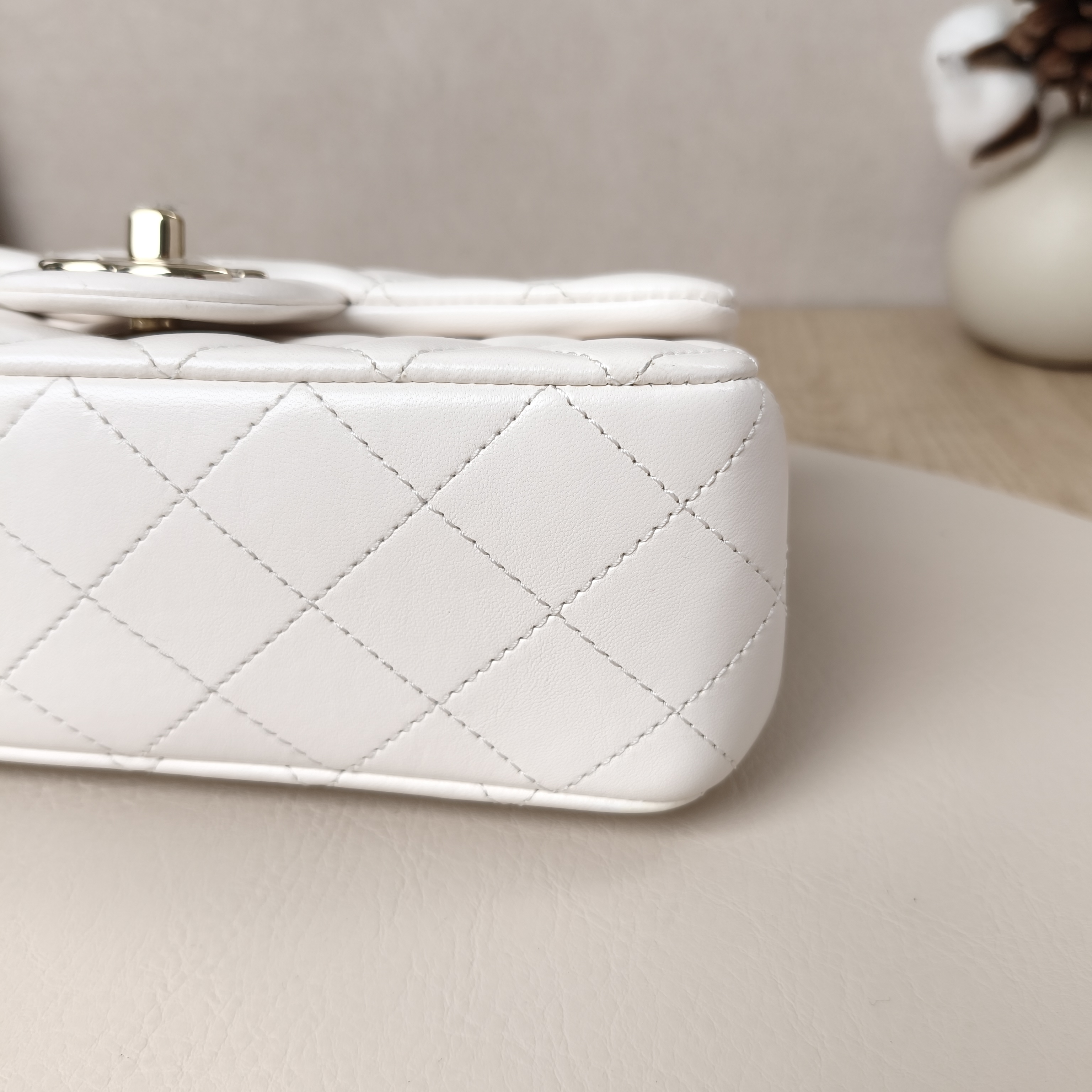 Chanel Crossbody Bag Classic Flap Large Mini CF Mini White Lambskin mini20 × 6 × 12 cm logo — cover view 10 of 10