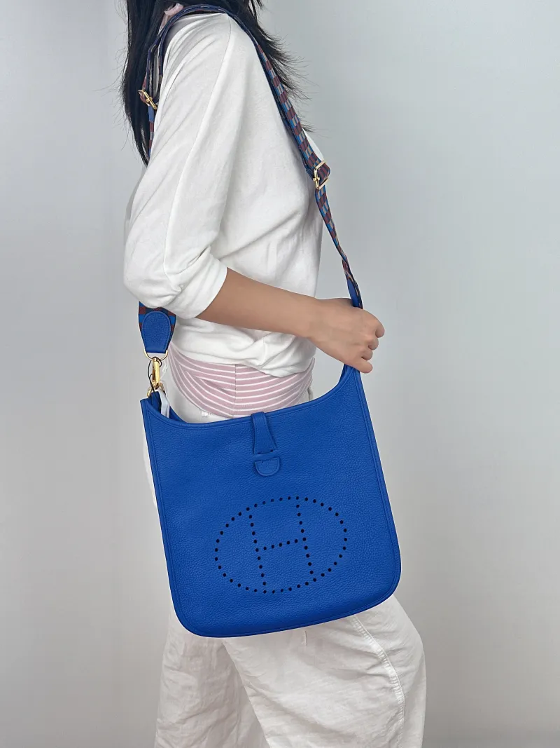 Hermès Crossbody Bag Evelyne 29 29 O8Bleu Royal TC Calfskin 29 29 × 7 × 30 cm U — on-model view 1 of 2