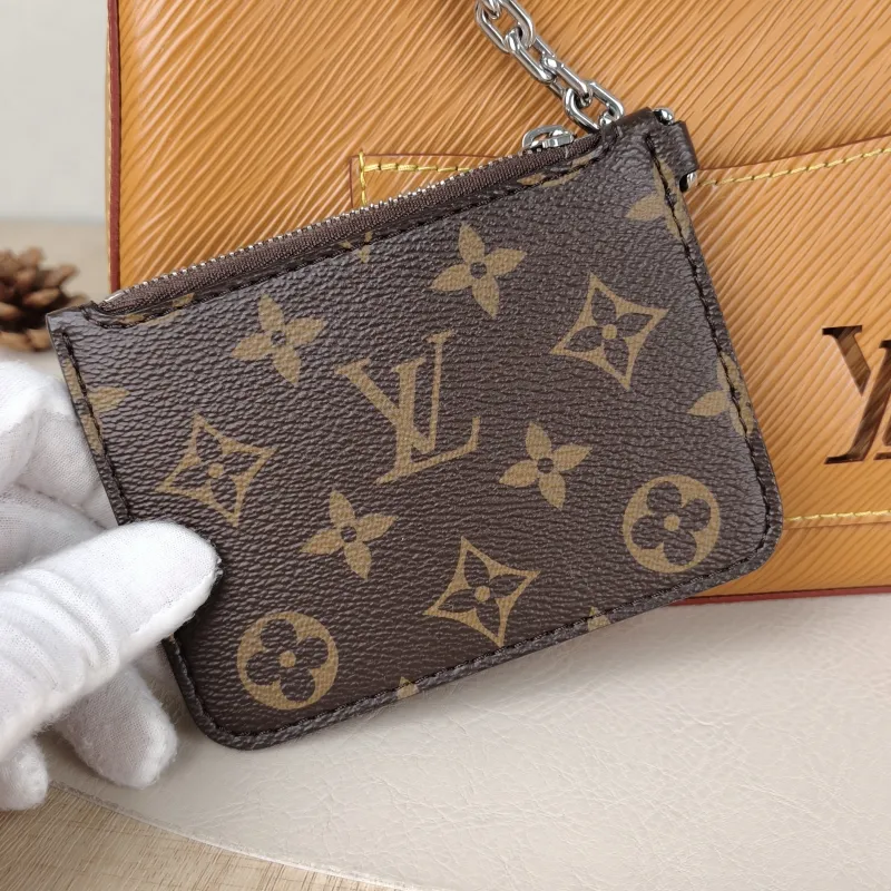 Louis Vuitton Crossbody Bag MARELLE Epi Embossed Calfskin Small 25 × 8 × 15 cm — detail view 8 of 13