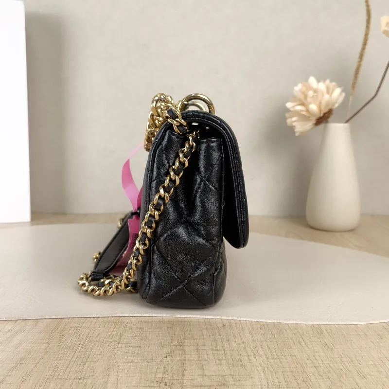 Chanel Crossbody Bag24b Black Lambskin One Size21 × 5 × 15 cm — detail view 6 of 13