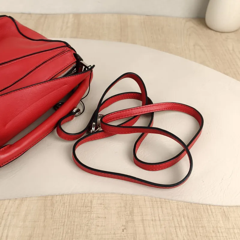 LOEWE Crossbody Bag Puzzle Red Calfskinmini18 × 8 × 12.5 cm — detail view 8 of 12