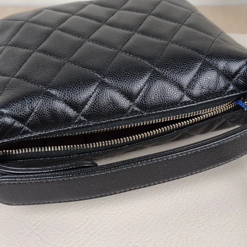 Chanel Crossbody Bag25c Vanity Case Bag Black Grained Calfskin One Size19 × 6 × 12.5 cm — detail view 10 of 14