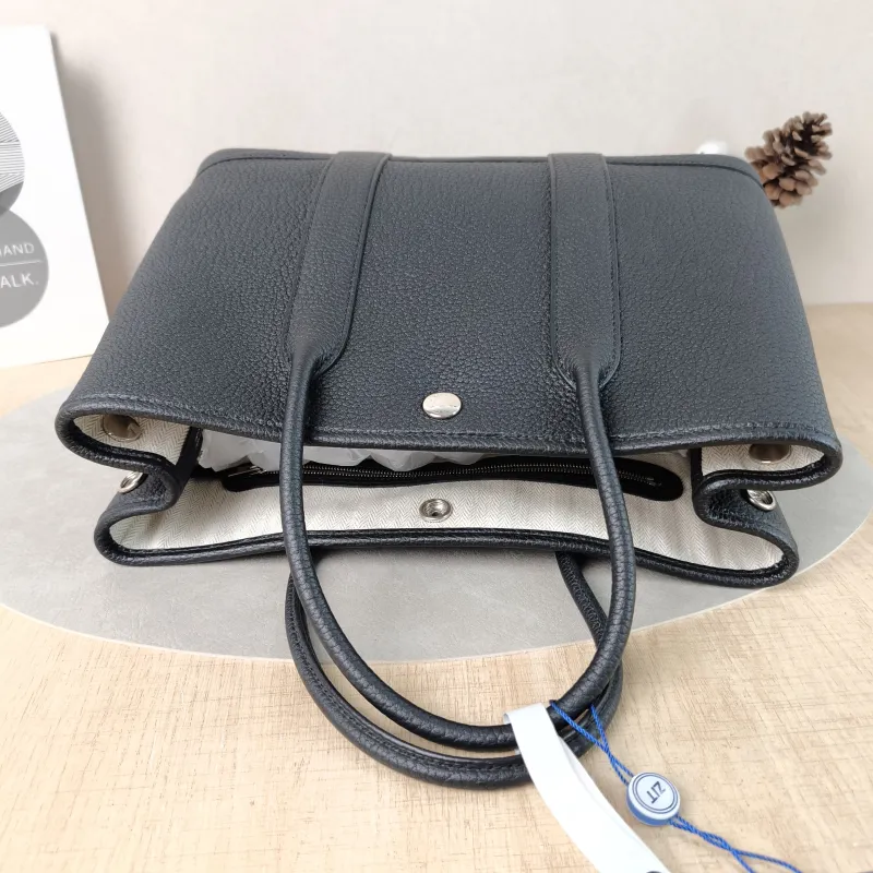 Hermès Top Handle Bag Garden Party 30 30Black Negonda Calfskin Medium30 × 13 × 21 cm — detail view 2 of 11