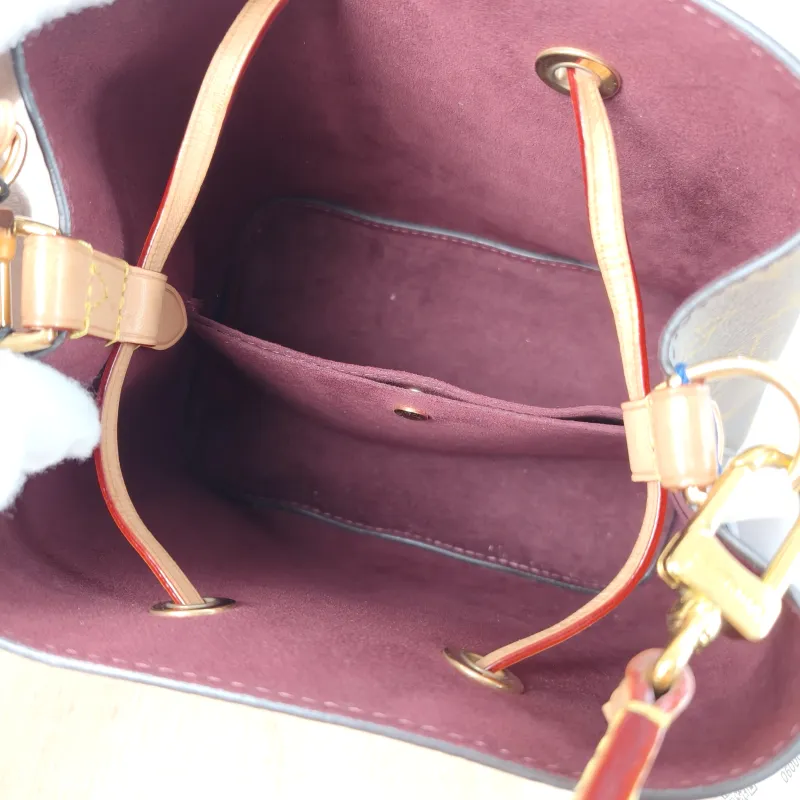Louis Vuitton Crossbody Bag NÉONOÉ Bucket Bag BB Monogram PVC BB 20 × 13 × 20 cm — detail view 2 of 13