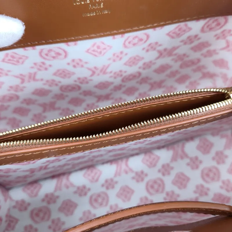 Louis Vuitton Top Handle Bag Capucines Brown · Calfskin BB27 × 9 × 18 cm — detail view 14 of 15