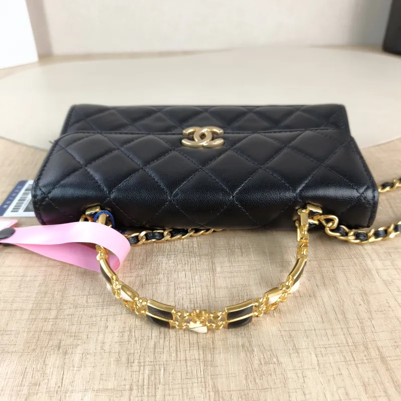 Chanel Crossbody Bag kelly Black Lambskin One Size 18.5 × 4.5 × 10 cm — detail view 5 of 13